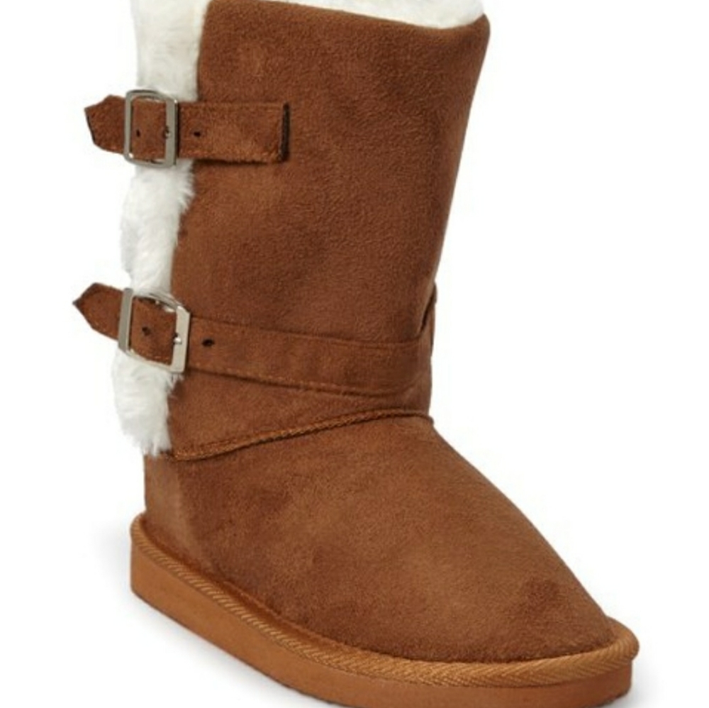 Children's fuzzy brown boots with buckles